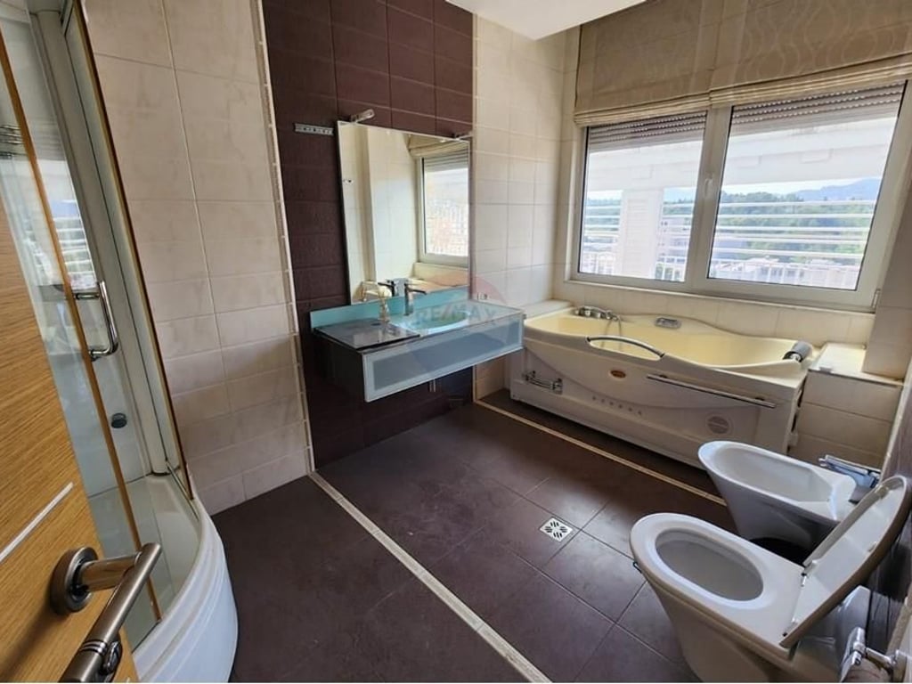 Affittasi ufficio presso la Guardia