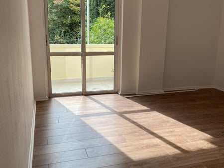 Jepet me qera Apartamenti 2+1 per ambient biznesi Rruga e Elbasanit , prapa ambasades amerikane Cmimi : 750Euro