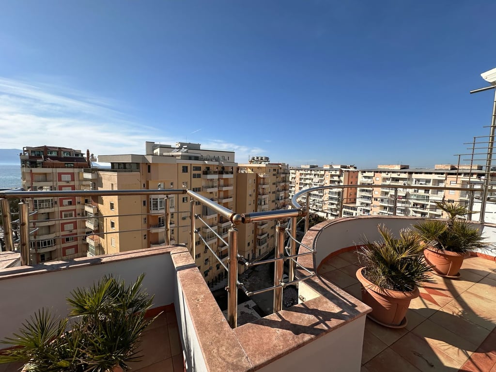 VENDESI PENTHOUSE 2+1+2 SUL LUNGOMARE!!