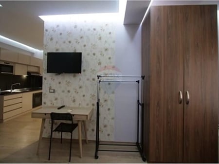 Apartament - Për Qira - Rruga e Barrikadave