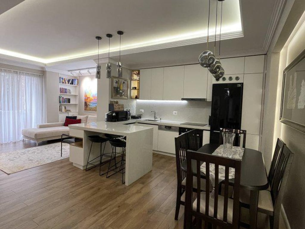 Qera! Apartament 2+1, Xhamlliku