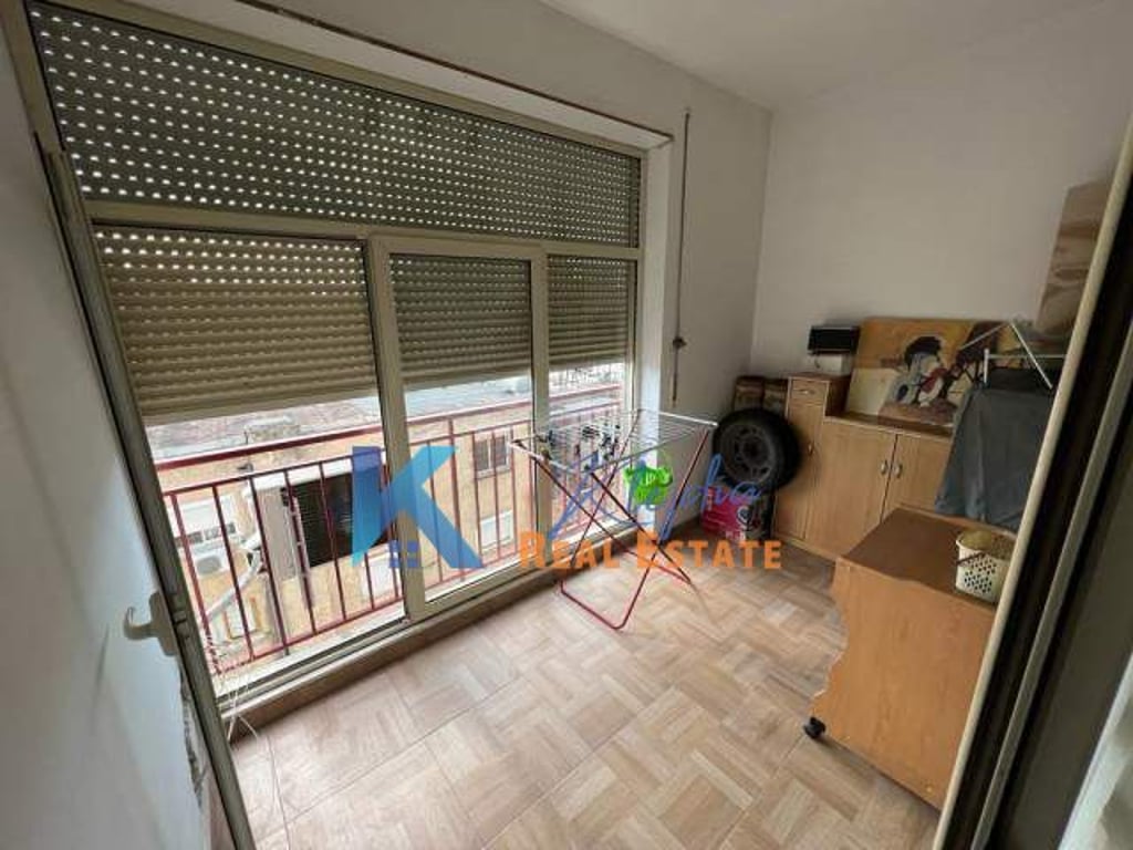 Apartament 1+1 per qira afer Shkolles se Kuqe