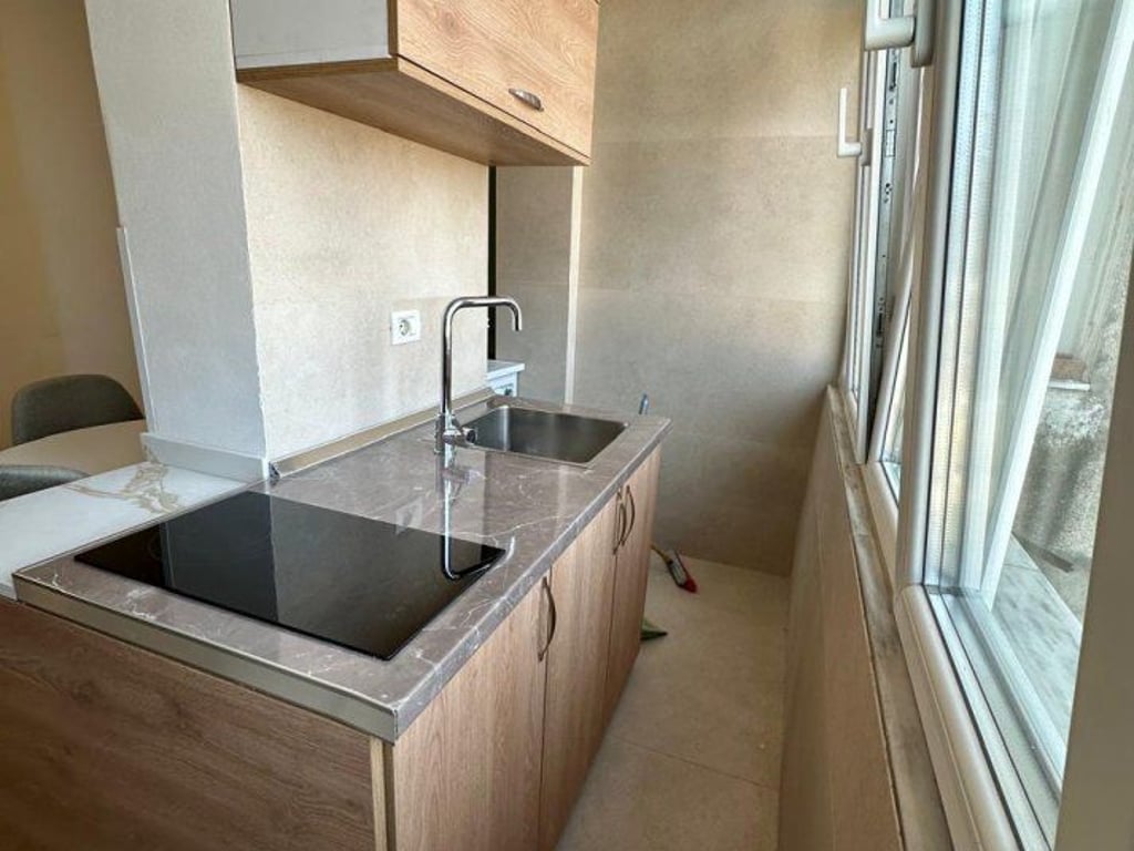 STUDIO APARTMENT FOR RENT 400 EURO NEAR THE ELECTRIC MARKET