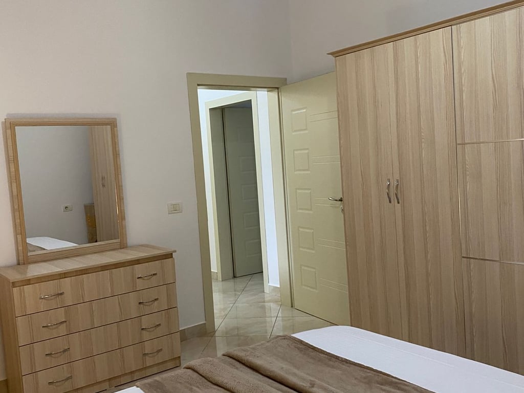 Appartamento 1+1 in affitto, Laprake via Anton Mazreku 400 mila lek