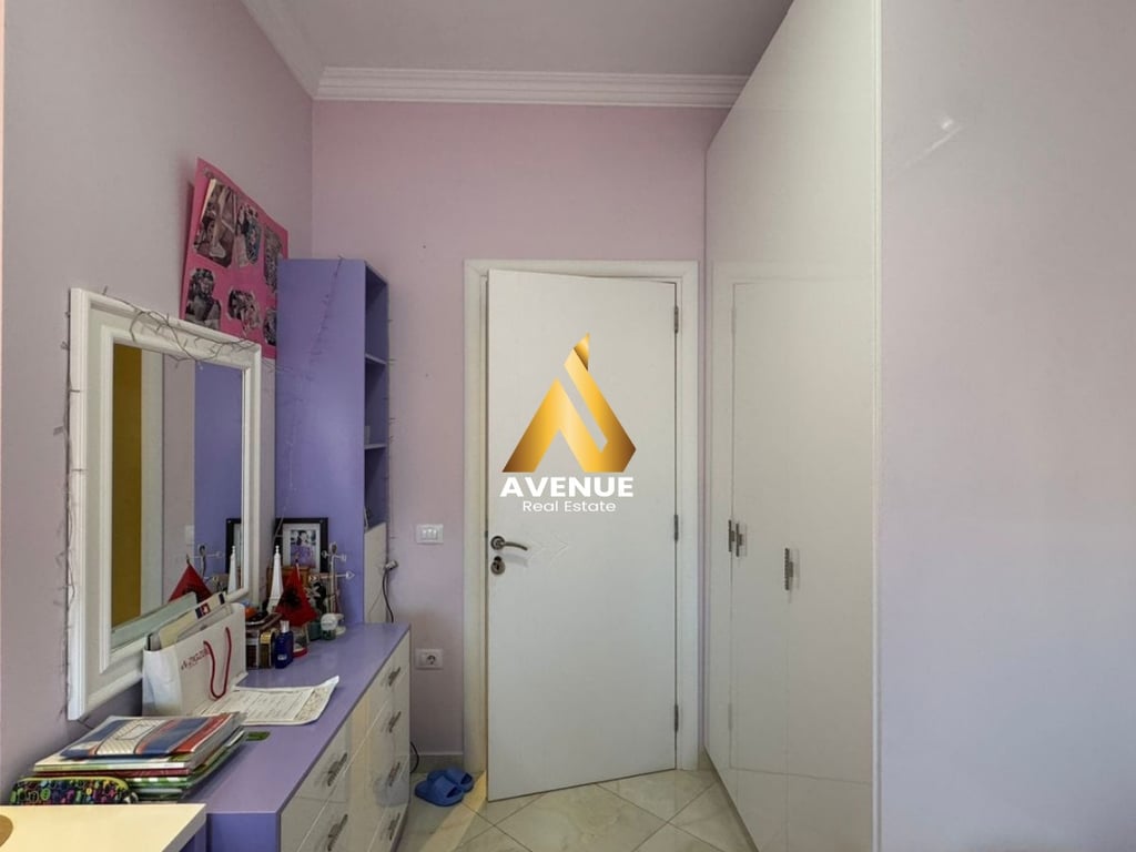 SHITET APARTAMENT 3+1+2, I MOBILUAR, LIQENI I THATE, PRANE HOTEL RADISONIT, TIRANE