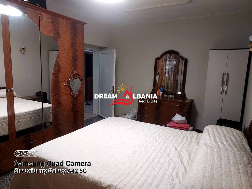 A 2+1 apartment is for rent near Ish Restaurant Durresit, Tirana (ID 4229425).