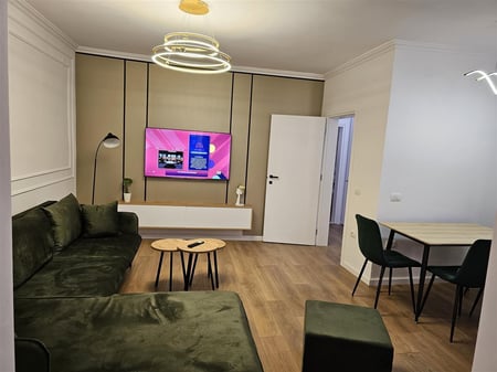 1+1 in affitto in Via Kavajë, vicino alla Poliklinica.