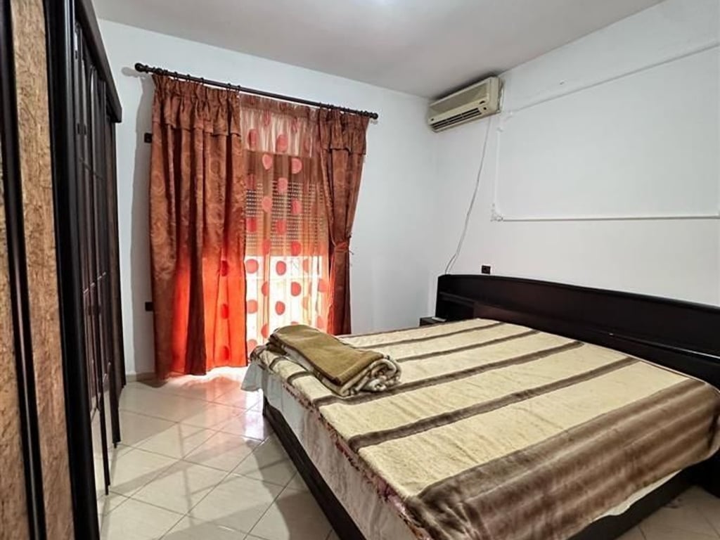 Jepet me qera 3+2,ne Astir