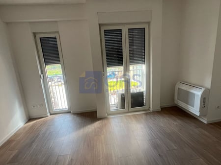 A studio apartment is for rent on Bulevardi i Ri.