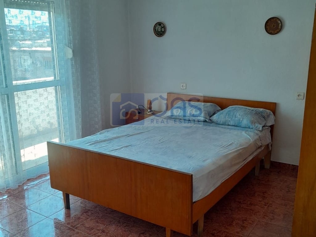 A 2+1 apartment is for rent in Allias.