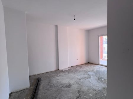 Shitet apartament 2+1+2+2 ballkone