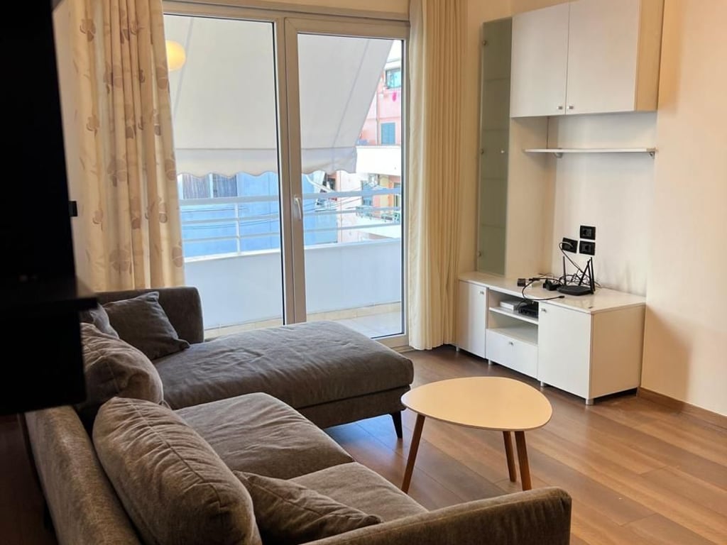 Affittasi appartamento 2+1 a Kodra e Diellit.