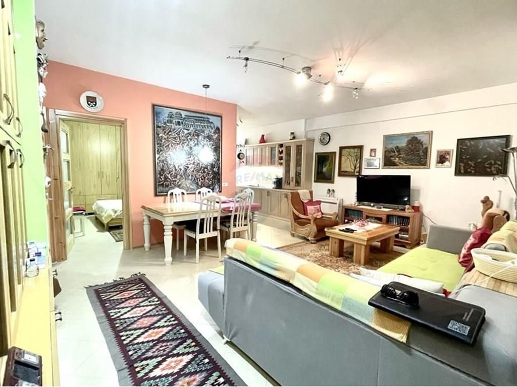 Apartment 2+1 + Garage - Paris Commune