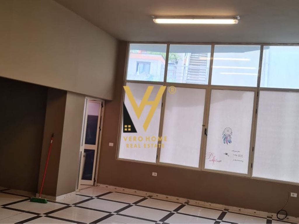 BUSINESS SPACE FOR RENT ~SECOND FLOOR ~WITH A TOILET ~AREA 90M2 ~ACCESS FROM THE STAIRS ~INTERNALLY RENOVATED ~SUITABLE FOR OFFICE, DENTAL CLINIC, ETC. ~WITH VIEW FROM THE MAIN STREET ~PRICE 800 EURO NET ~NEAR THE SELITA JUNCTION ~CONTACT 0676722221 KLJ6500