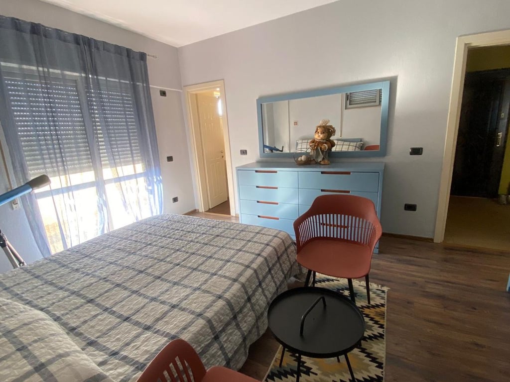 Jepet me QIRA apartament 2+1 tek Rruga "Hoxha Tahsim"