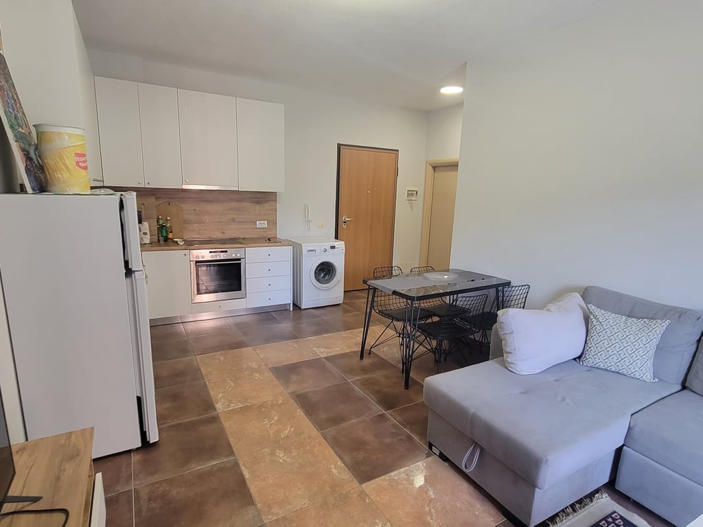 Shitet apartament 1+1 te Shkëmbi i Kavajës!