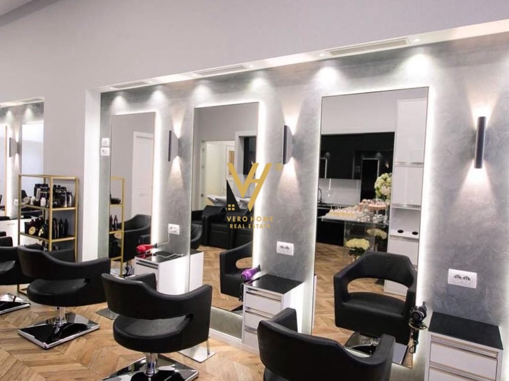 AFFITTASI NEGOZIO SALONE DI BELLEZZA IN VIA KOSOVAREVE 3.500 EURO