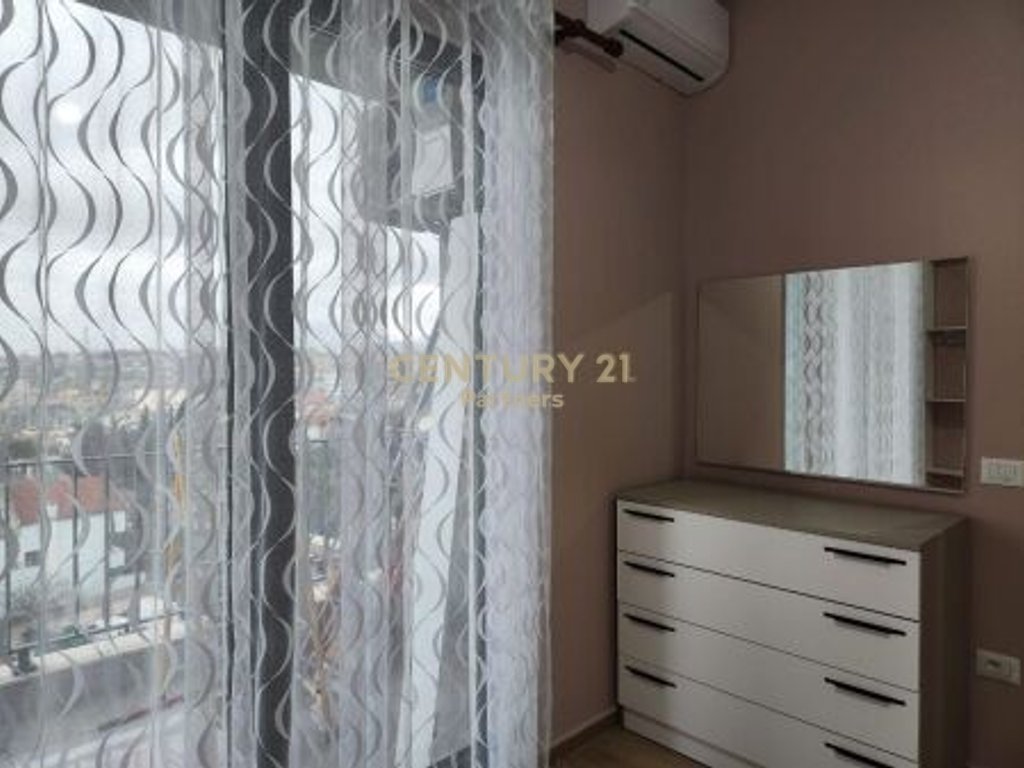 1+1 apartment for rent on Bulevardi i Ri