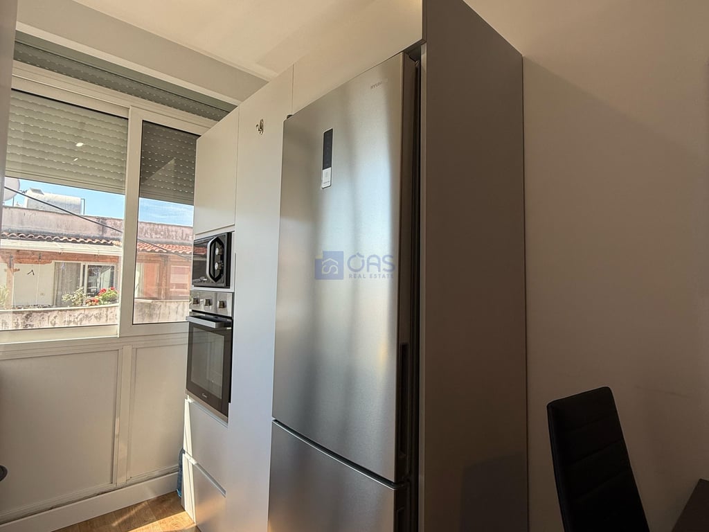 A 1+1 apartment is for rent in Komuna Paris for 700 euros.