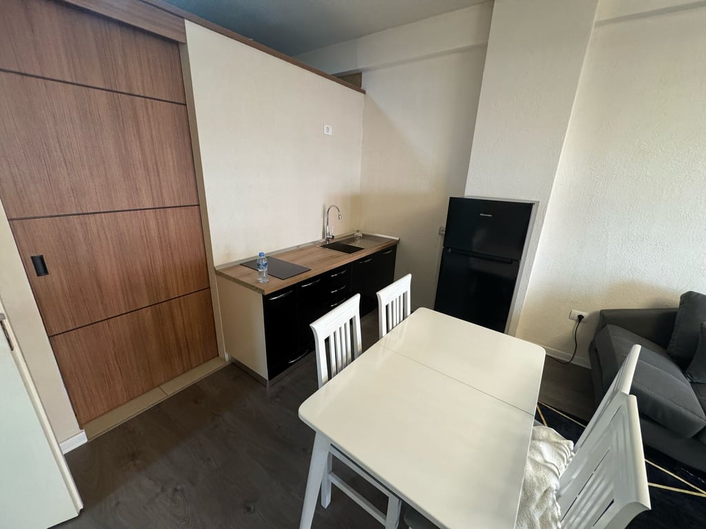 Apartment 2+1 for rent in Komuna e Parisit 700 euros.