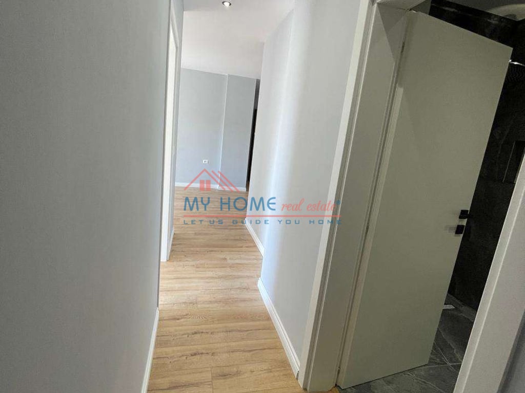 Vendesi Appartamento 1+1 Via 5 Maggio Tirana