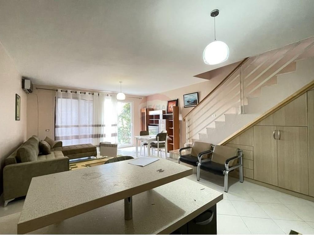 Duplex con due garage a Kodra e Diellit 1