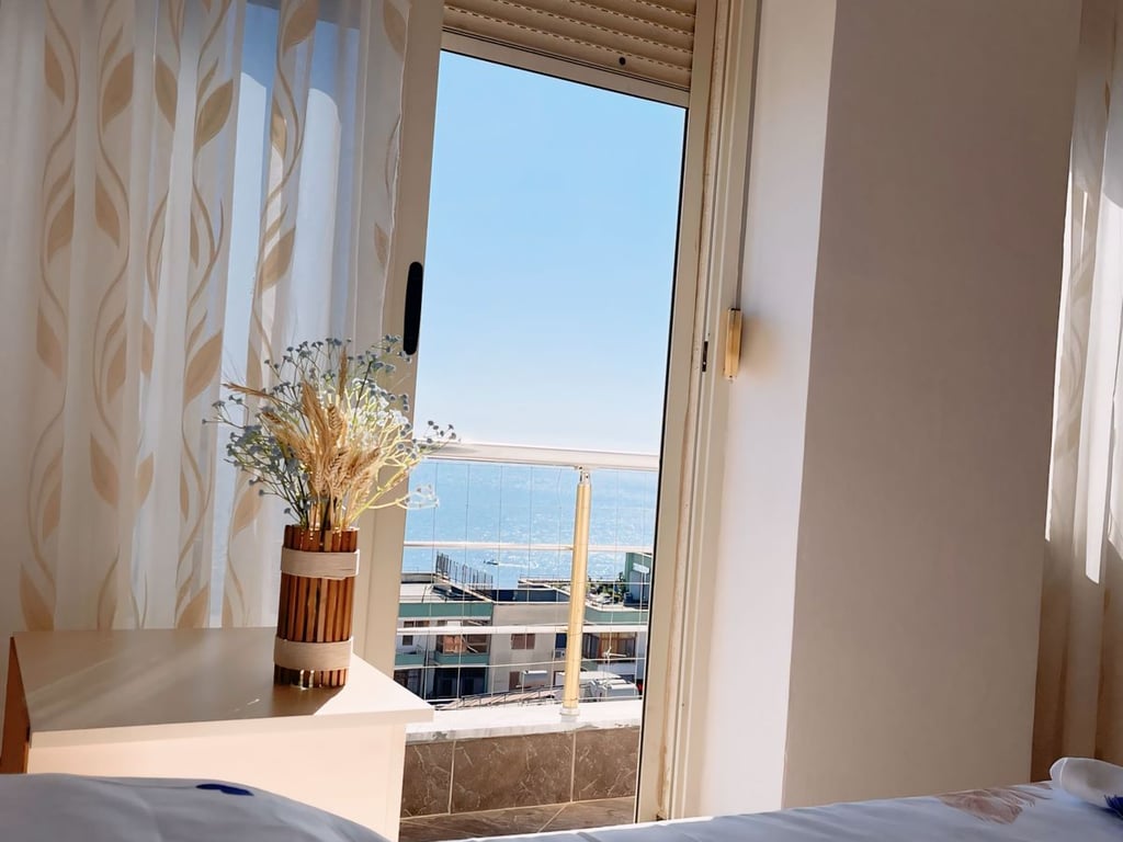 Jepet me qera apartament 1+1 ne plazh rrota kuqe!