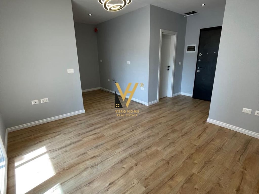VENDESI APPARTAMENTO 1+1 IN VIA 5 MAJI 98.000 EURO