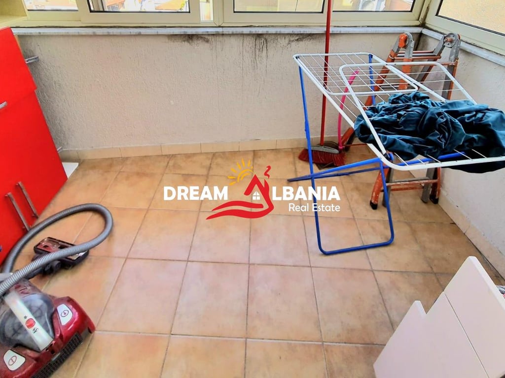 Apartament me qera 3+1 me post parkimi, te Rruga e Barrikadave afer shkolles Lidhja e Prizrenit ne Tirane (ID 4231321)