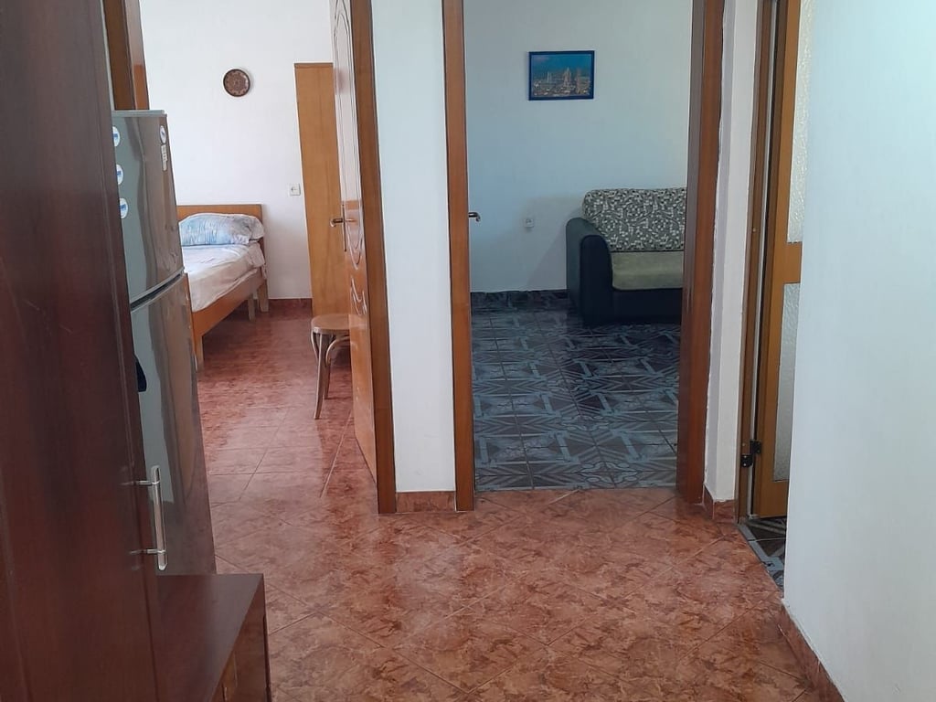 Apartment 2+1 for rent, Allias Njazi Meka street 300,000 lek.