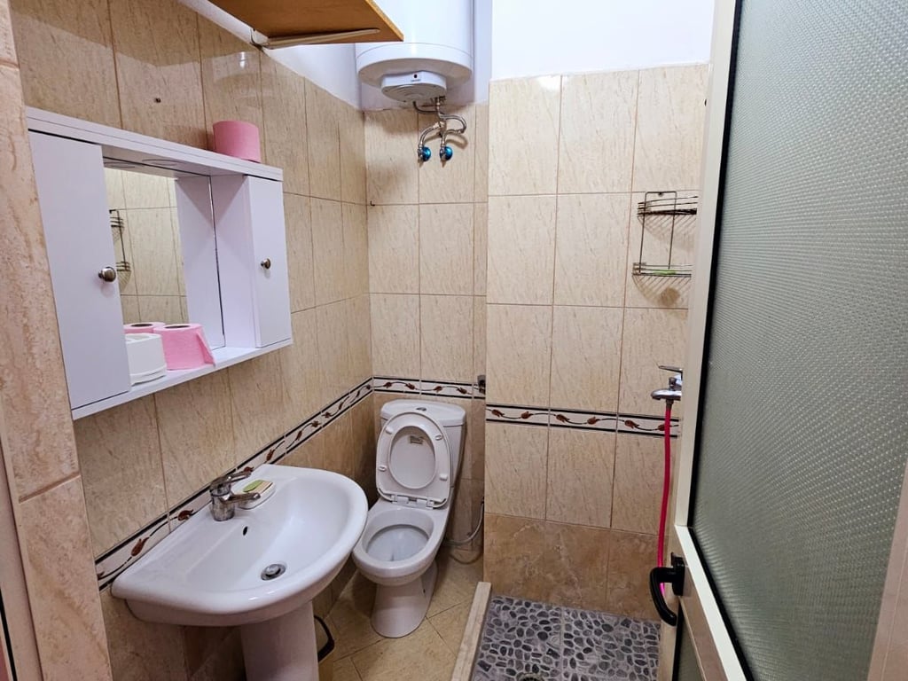 SHITET GARSIONIERE NE PLAZHIN E SHKEMBIT TE KAVAJES 