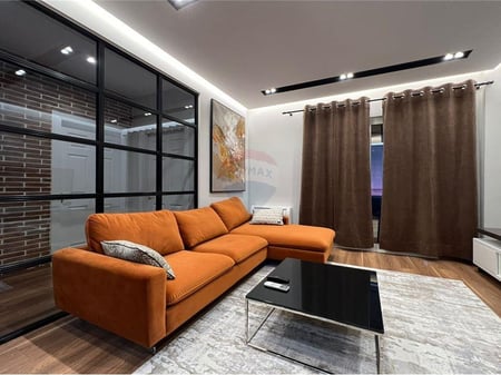 Affittasi appartamento 2+1+2 in Via Kavajë.