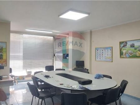 Si affittasi ambiente commerciale