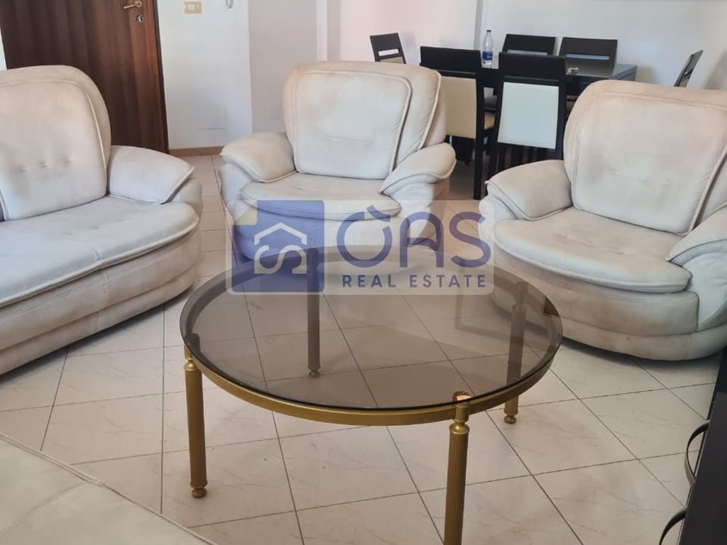 A 2+1 apartment is for rent on "Rruga e Kosovareve".