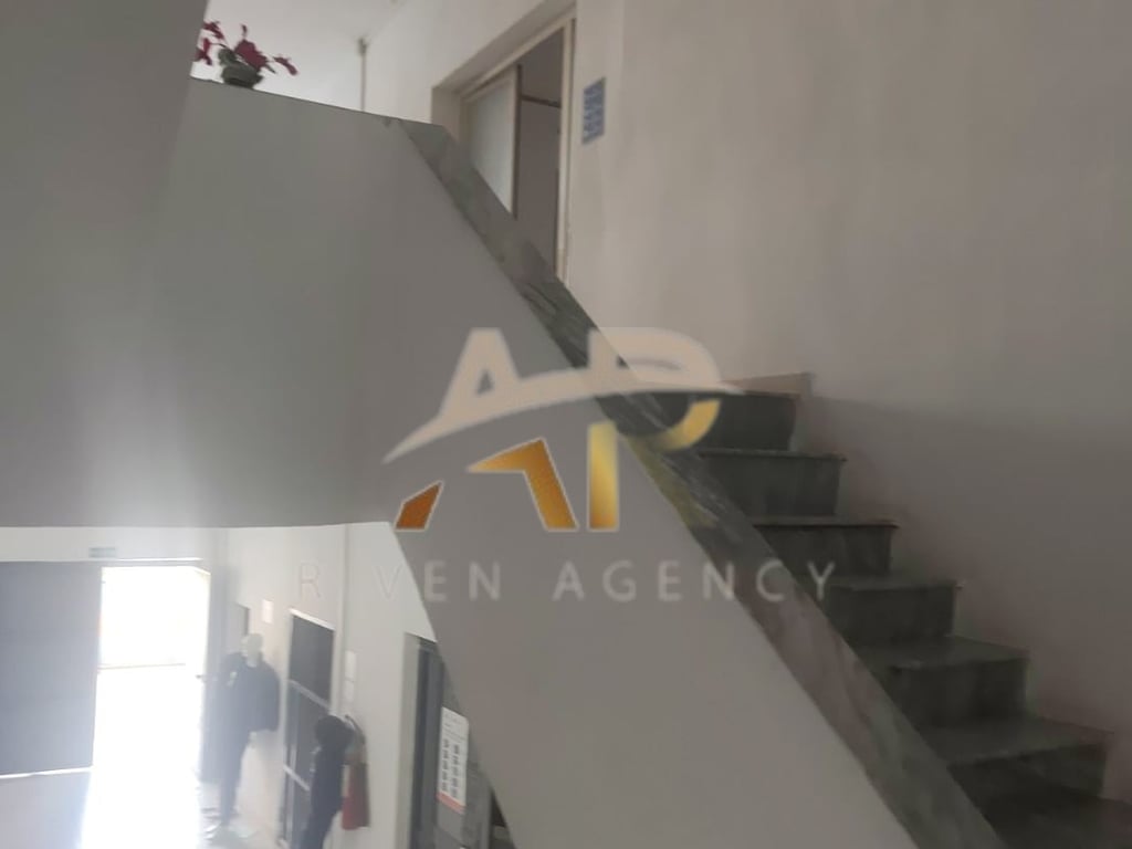 Jepet me qera Ambjent biznesi 2 katësh në Kombinat