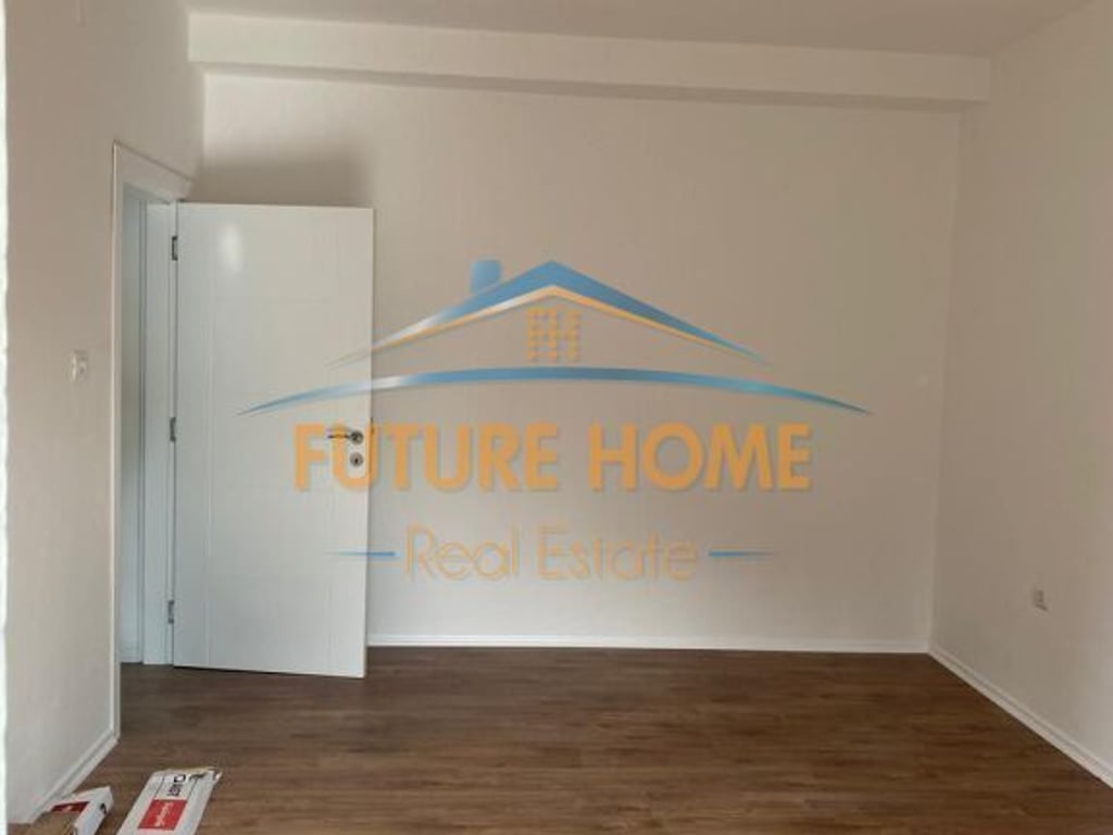 Affitto, Ambiente per Uffici, Via di Elbasan.