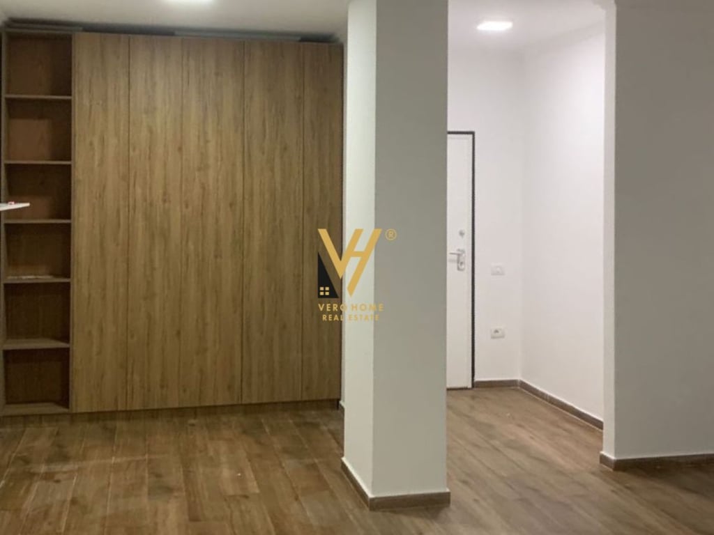 ZYRE 80 M2 ME QERA TE TREGU CAM 1.000 EURO