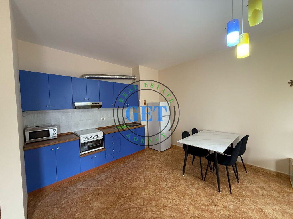 QIRA, APARTAMENT 2+1+2, PRANE SHKOLLES "JAN KUKUZELI" ,DURRES 500 € /Muaj