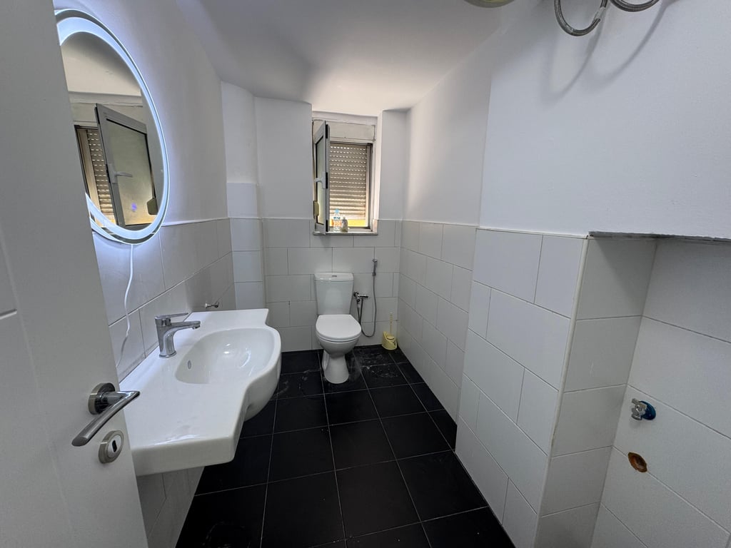 APPARTAMENTO 2+1 IN VENDITA, LUNGO LA STRADA Rr.ASIM VOKSHI!