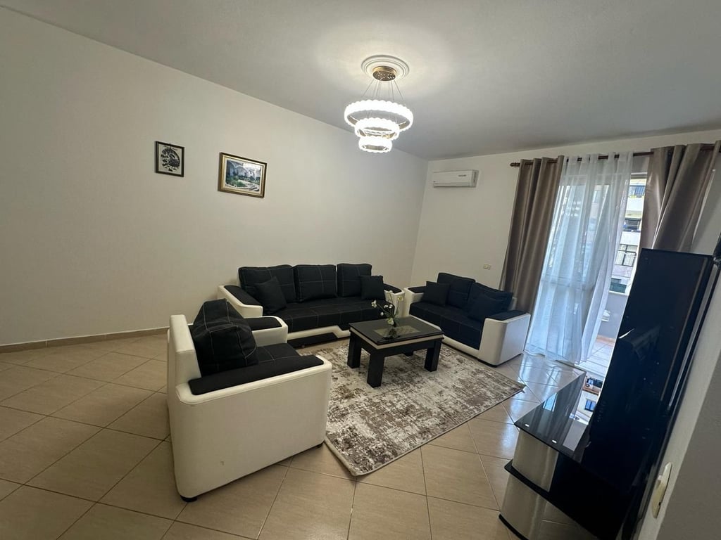 Apartament 1 +1 per qira prane mbikalimit Komunes 