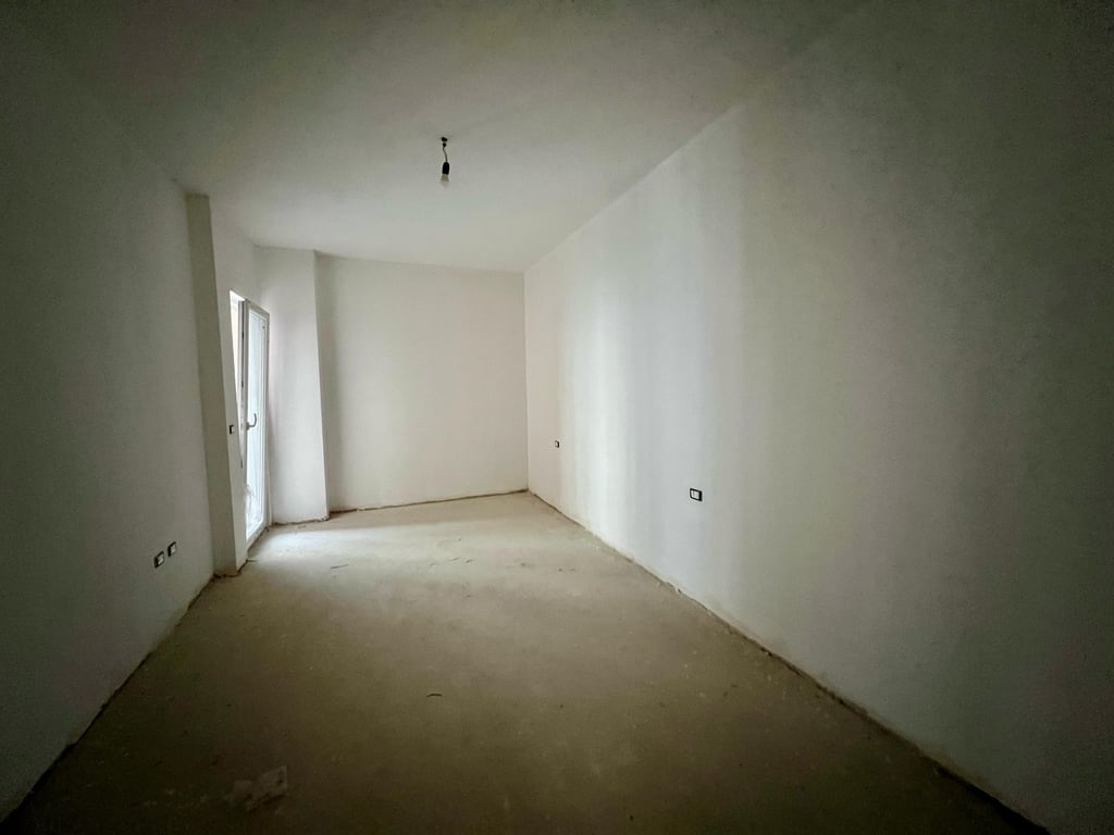 In vendita, Appartamento 2+1 “Laprakë”, Tirana.