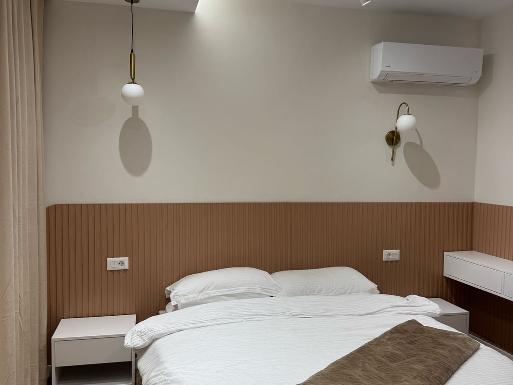 Affittasi appartamento 1+1 appena arredato, Via 5 Maggio, dietro il Concord Center. Prezzo: 450 euro.