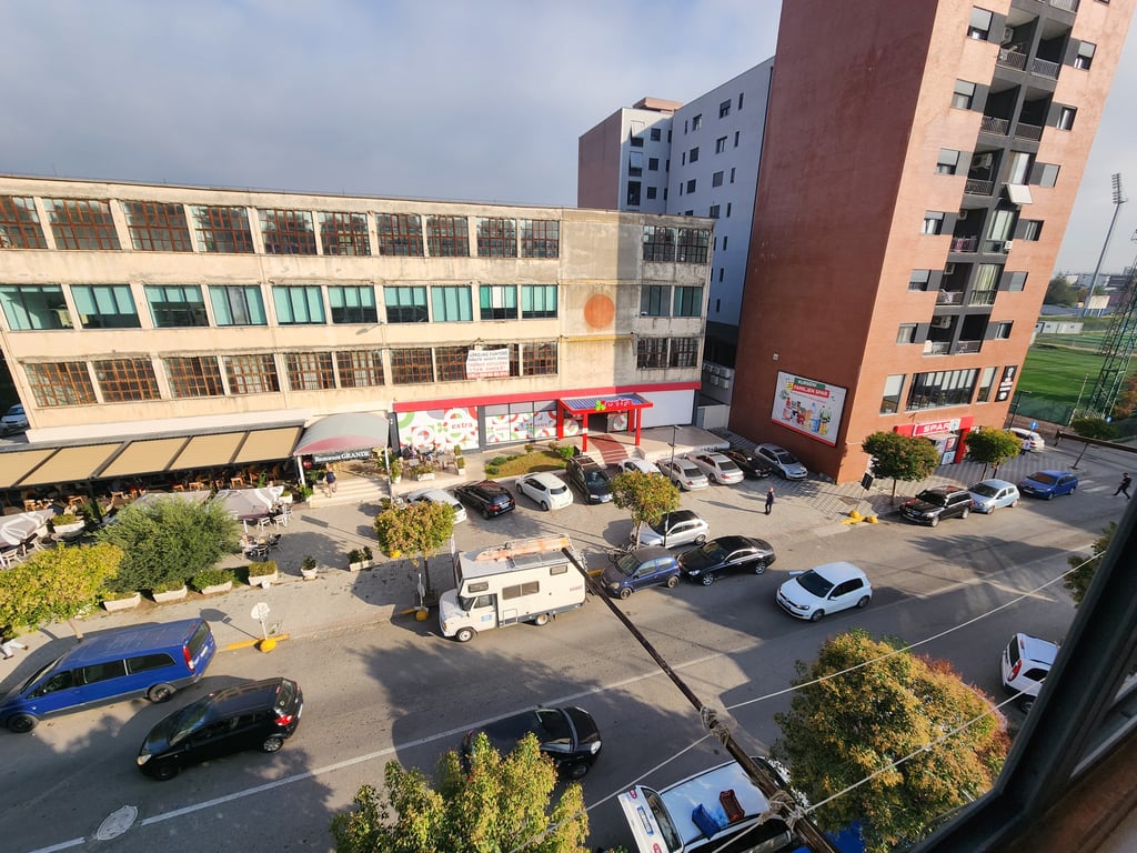 Shitet Apartament 1+1, Perball bar Grande, Durres