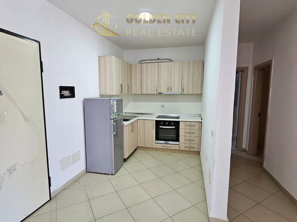 Vendesi super appartamento 2+1 fronte mare a Qerret.