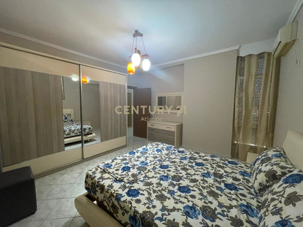 AFFITTASI 2+1+2 BAGNI PRESSO POLIKLINIKA, DURRES!