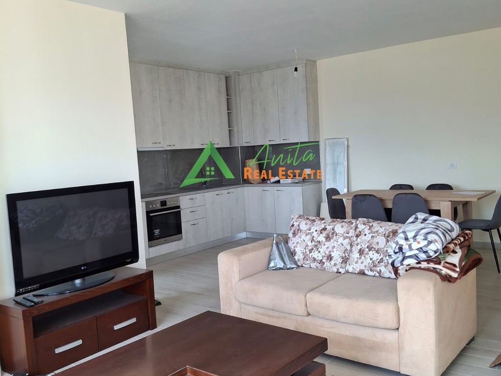 Misto Mame ofron për qira një apartament 2+1 të mobiluar dhe të pa mobiluar.