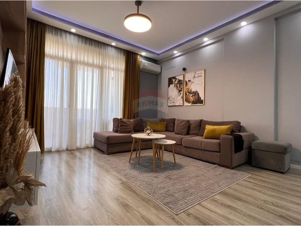 A 2+1+2 apartment with a parking space is available at IBN.