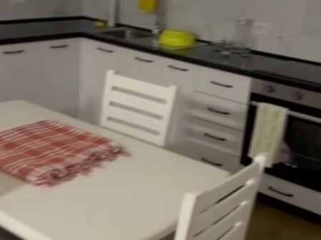 Affittasi appartamento 2+1, Zogu i Zi vicino al Ring Center. Prezzo: 600 euro.