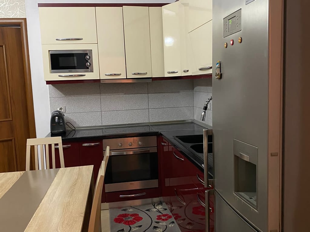 Affittasi appartamento 2+1, Don Bosko vicino al ristorante Gjeli. Prezzo: 500 mila lek.