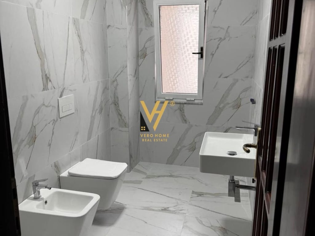 JEPET ZYRE 178 M2 ME QERA TE SHESHI WILLSON 1.800 EURO